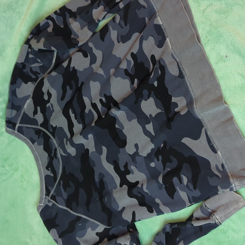 Champion Camo Crewneck Sweater Women's Large - Picture 6 of 6